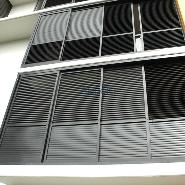 Luftbelüftung, bedienbares Lamellenfenster mit Aluminiumlamellen