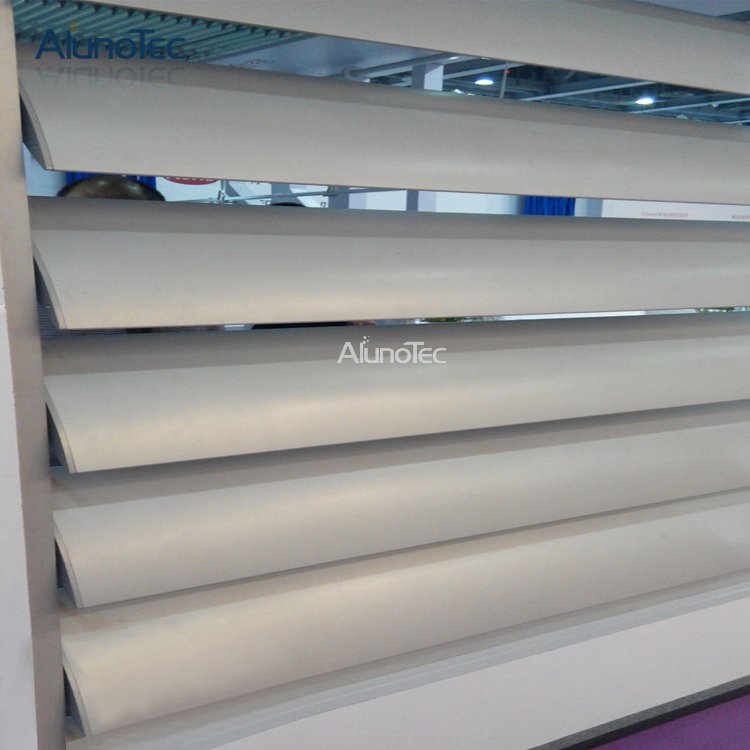 Dekorativer vertikaler Sonnenschutz aus Aluminium für die Gebäudefassade
