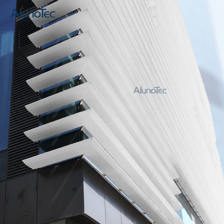 Dekorativer vertikaler Sonnenschutz aus Aluminium für die Gebäudefassade