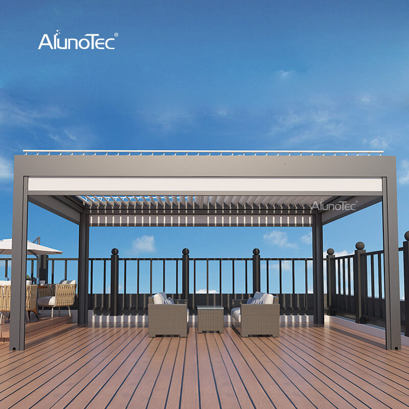 AlunoTec Outdoor Living Spaces: Maßgeschneiderte Terrassen-Pergola mit Lamellen und Seitenwand